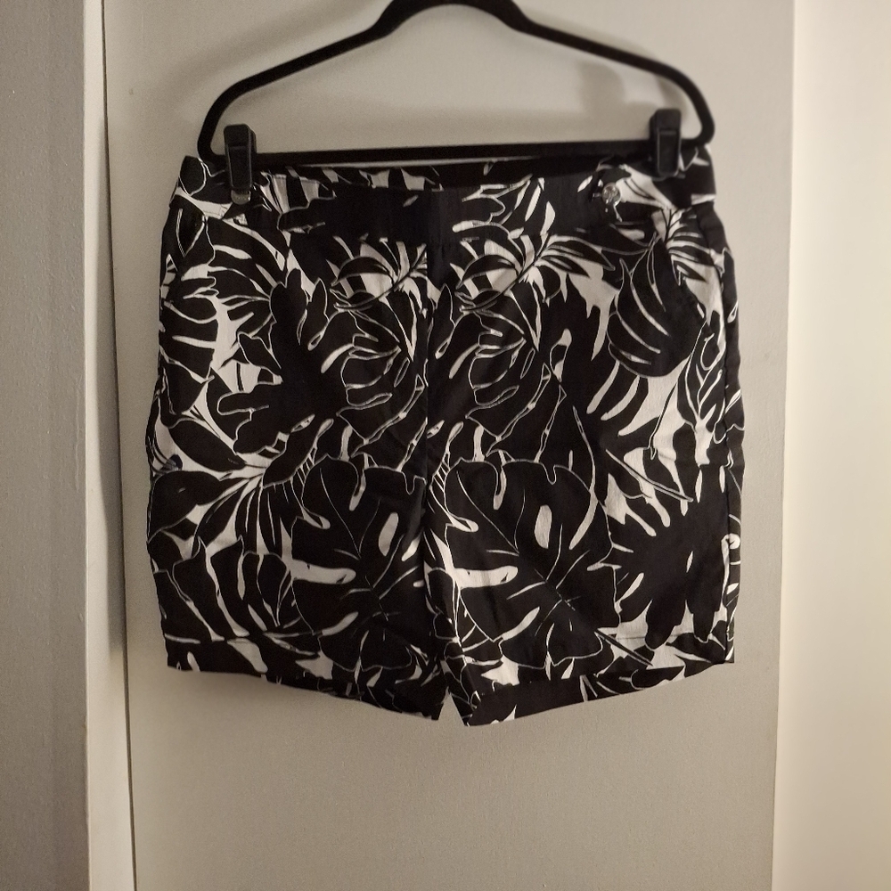 Rafaella Women's Black and White Leaf Print Shorts